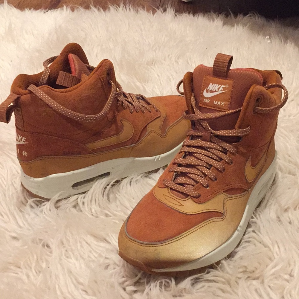 Suede Nike Air Max Sneaker Boots! BARELY USED!